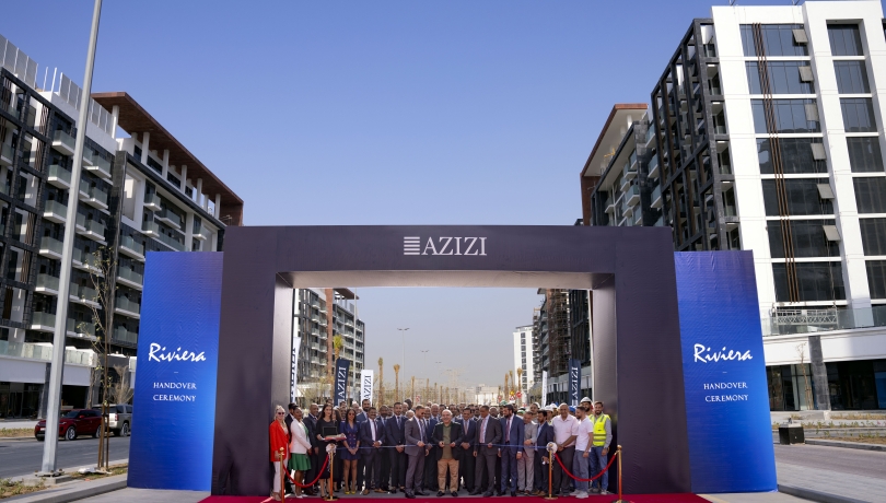 مرويس عزيزي خلال الاحتفال بتسليم الدفعة الأولى من المباني في مشروع ريفييرا Photo source : Azizi Developments